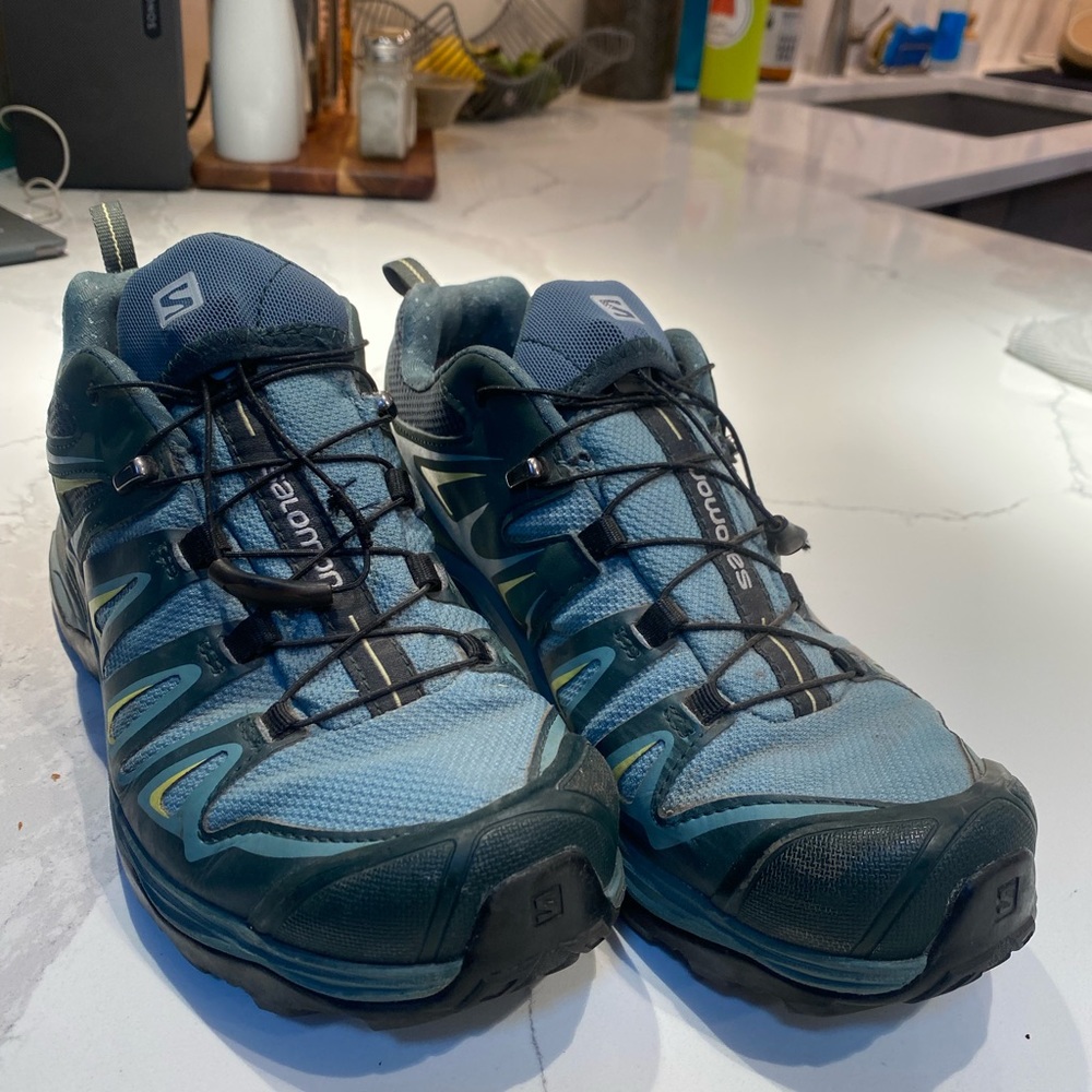 Salomon trail running/ hiking shoe